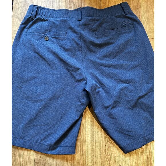 Under Armour Men's Blue Loose Fit Golf Shorts, 34 EUC - Picture 2 of 5
